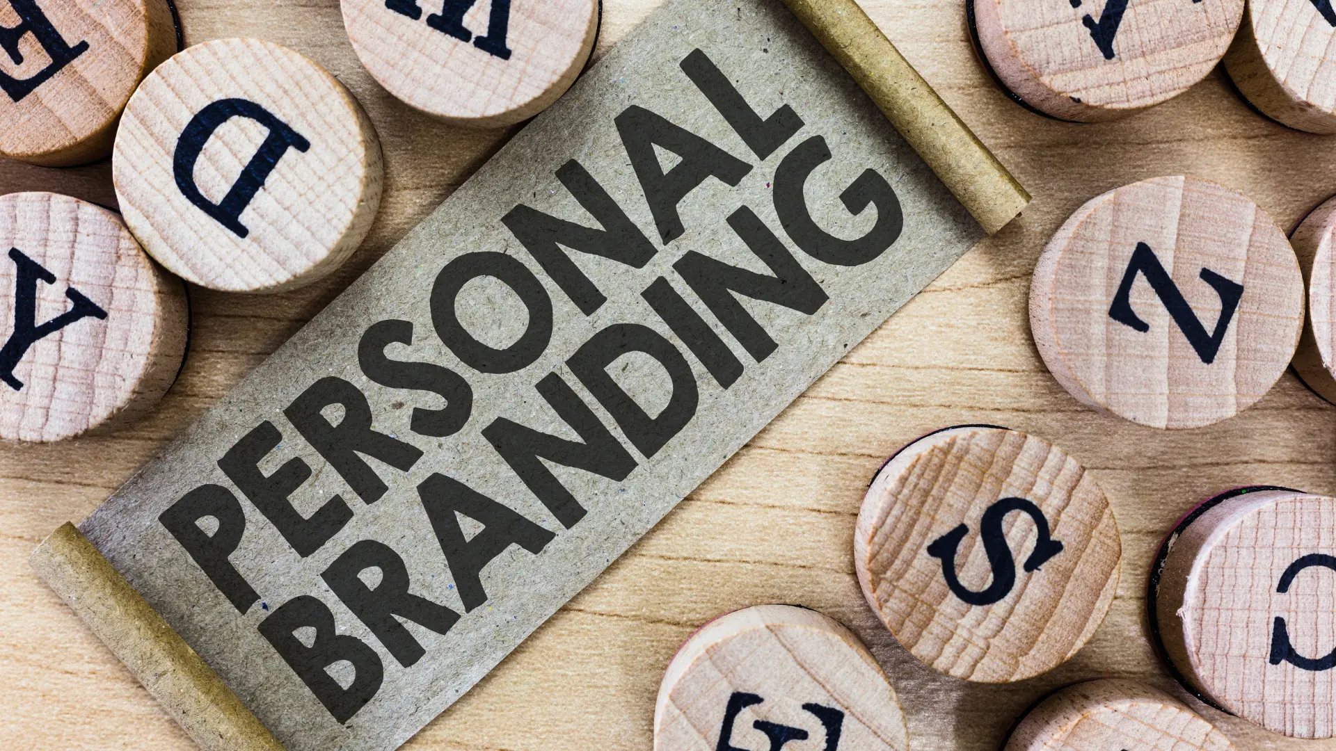 personal_branding_lettres Image servant à illustrer les explications par rapport à la formation Confiance en soi proposée par Acquiformations, Organisme de formations à Bergerac.