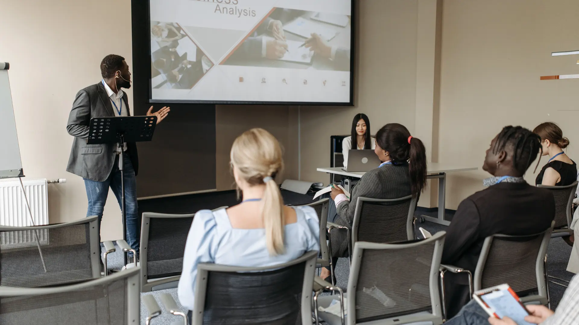 cpf_formation_classe personne entrain de passer une formation cpf
