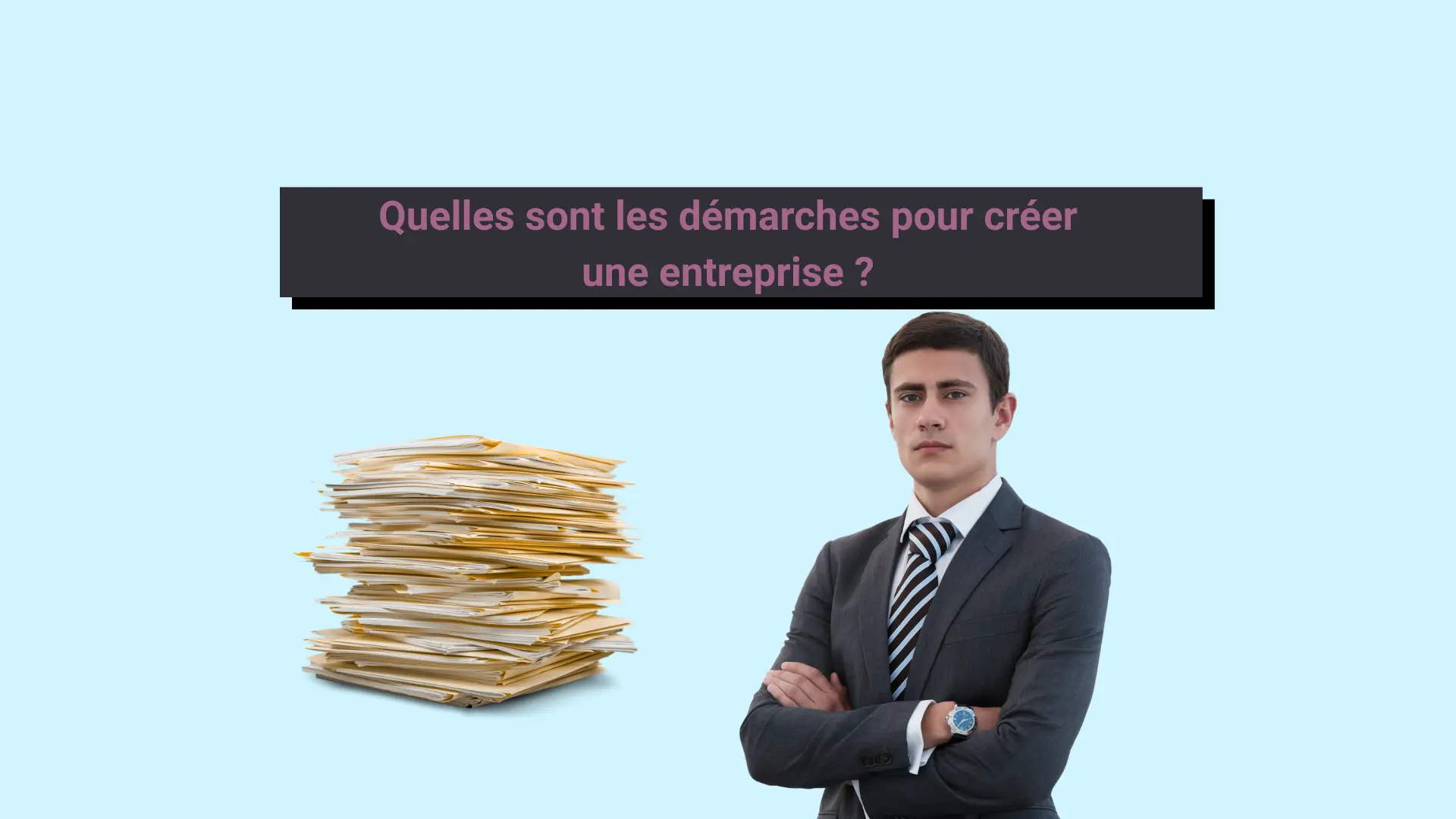 creation_entreprise_businessman Un homme en costume, les mains croisées devant une pile de papiers.