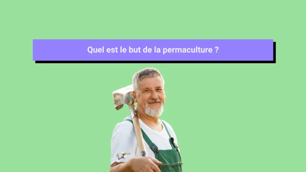 Un homme avec une pelle sur les épaules, probablement un jardinier en permaculture.